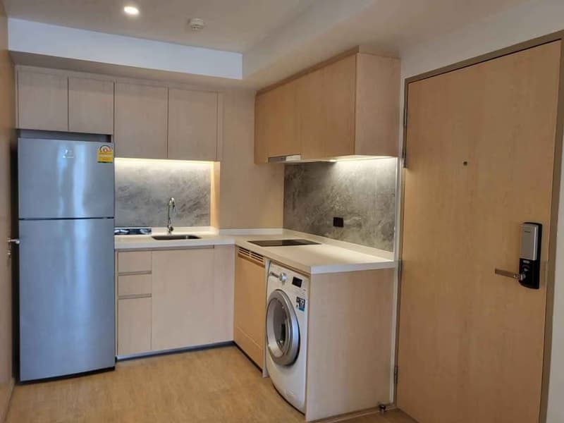 Condo for Rent at LIV@49