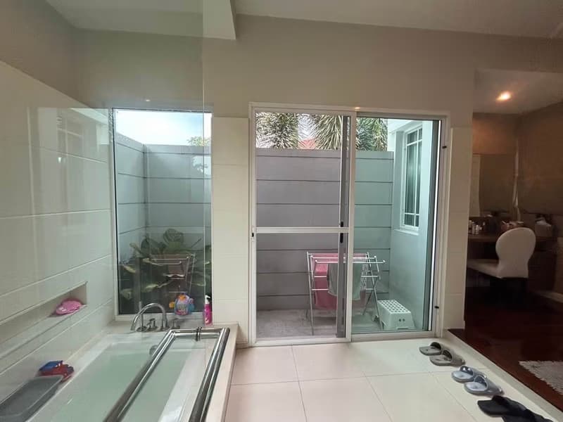 5 Bed House for Sale in Mueang Samut Prakan