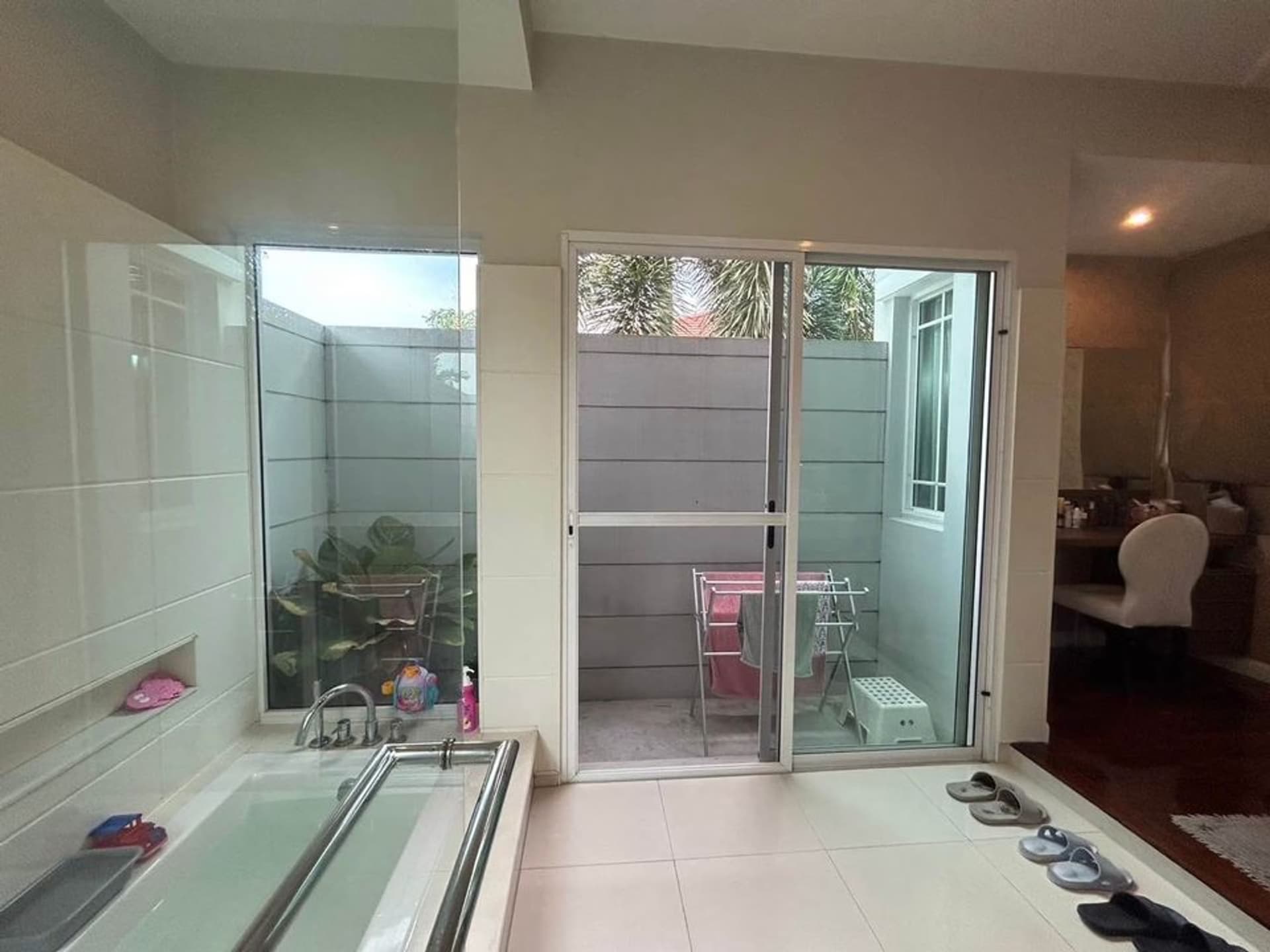 5 Bed House for Sale in Mueang Samut Prakan - Image 5