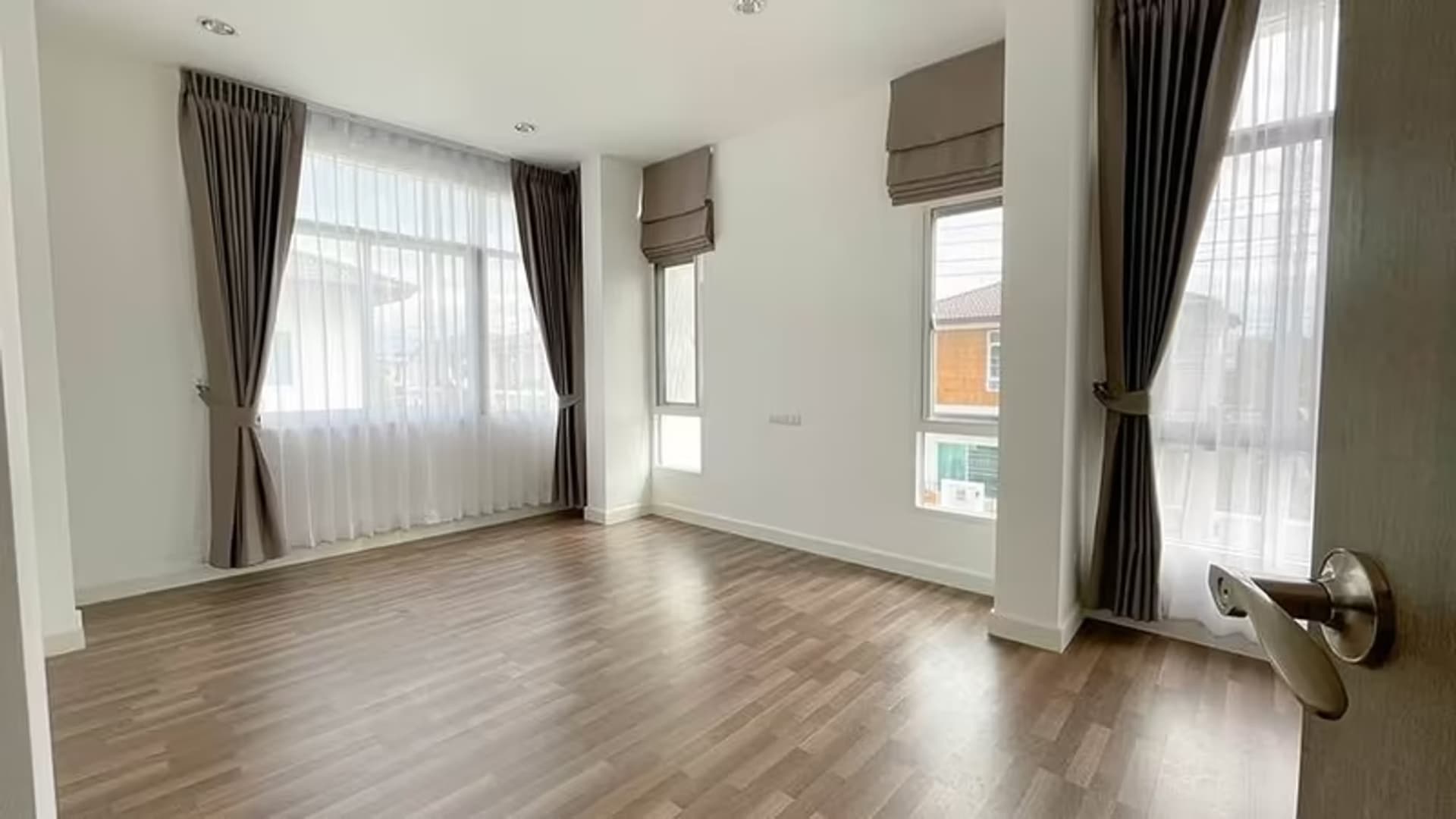 3 Bedroom House - Image 10