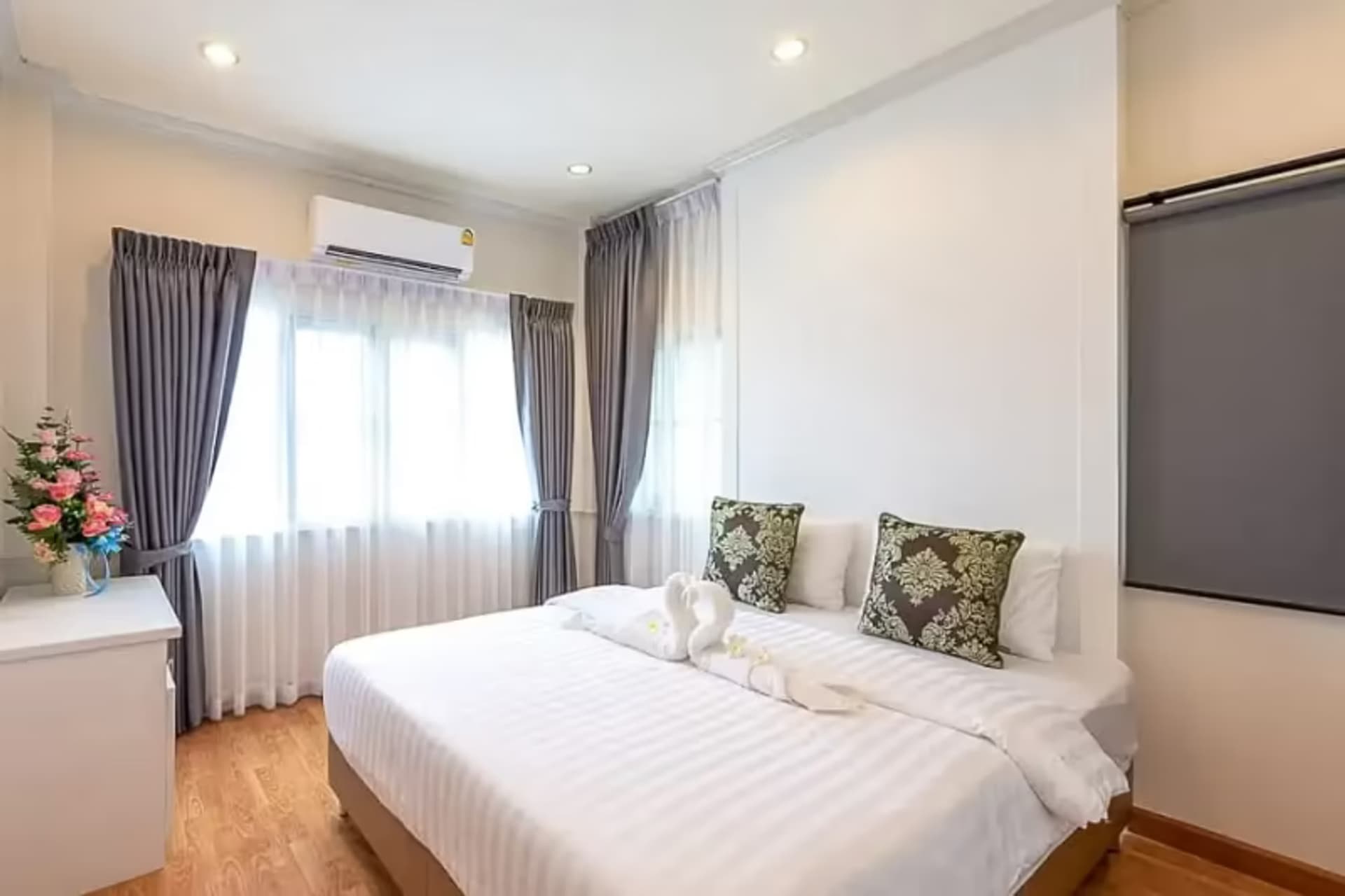 5 Bedroom House - Image 5