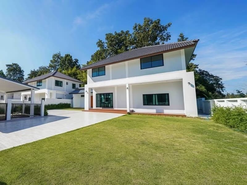 5 Bed House for Rent in Mae Rim District