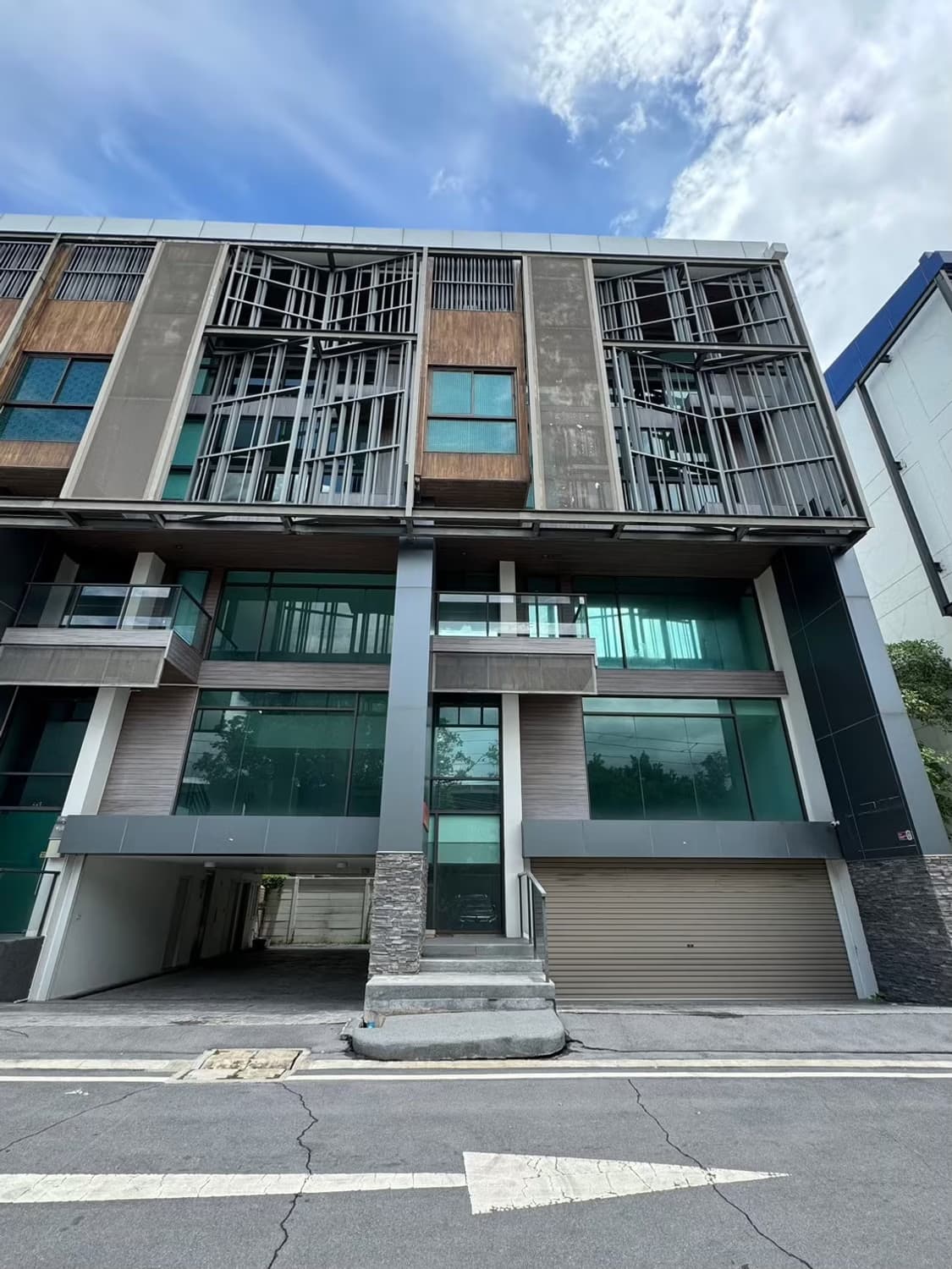 12 Bed Commercial for Rent in Bang Phli - Image 1