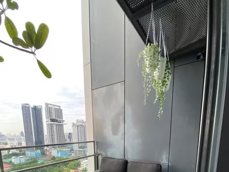 Condo for Rent at The MET Sathorn