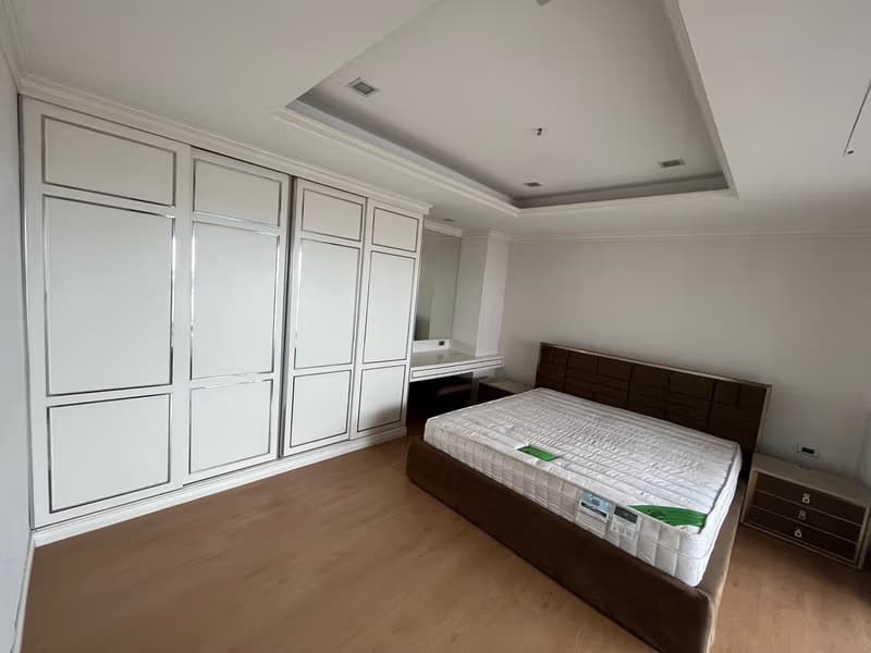Condo for Sale at State Tower Bangkok