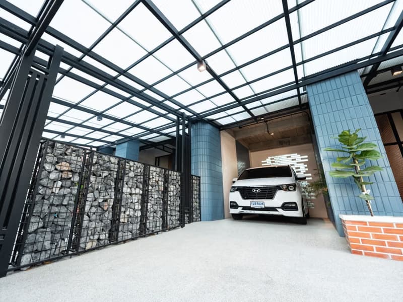 5 Bed Commercial for Rent and Sale in Mueang Samut Prakan