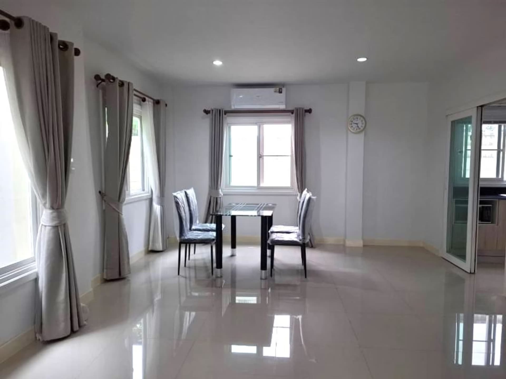 3 Bed House for Rent in Saraphi - Image 3
