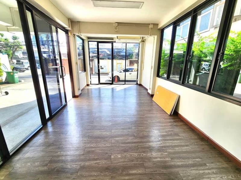 3 Bed Commercial for Rent and Sale in Din Daeng