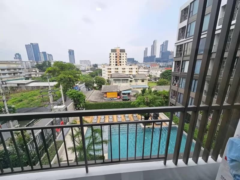 Studio for Rent in Phra Khanong