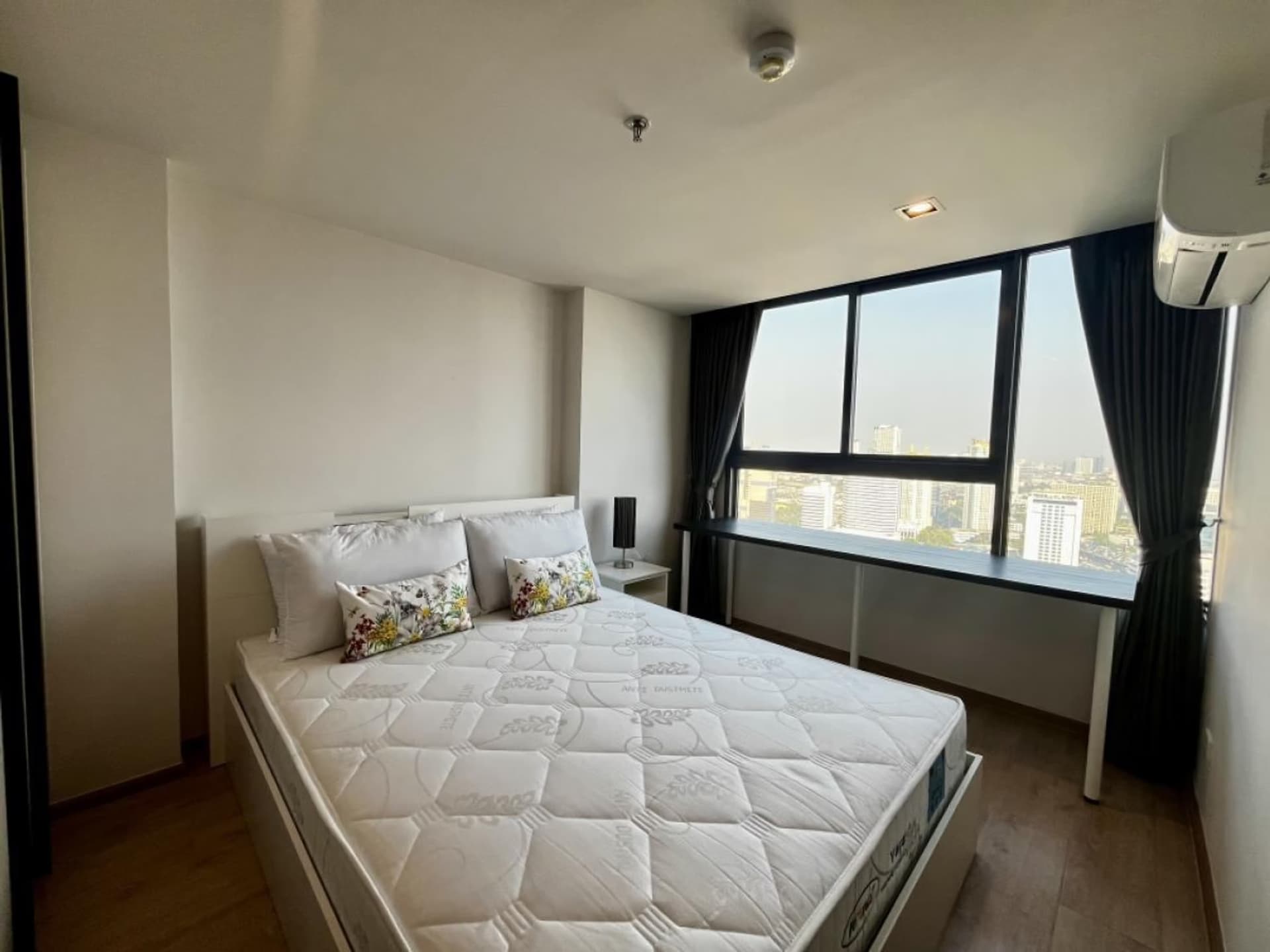 2 Bed Condo for Rent in Huai Khwang - Image 7