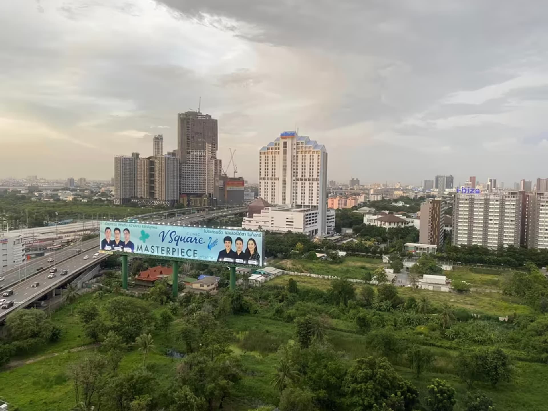 Lumpini Park Rama 9 - Ratchada - Image 8