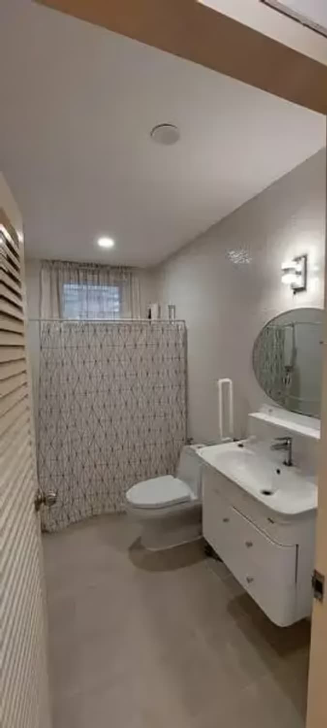 5 Bedroom House - Image 30