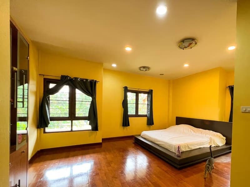5 Bedroom House