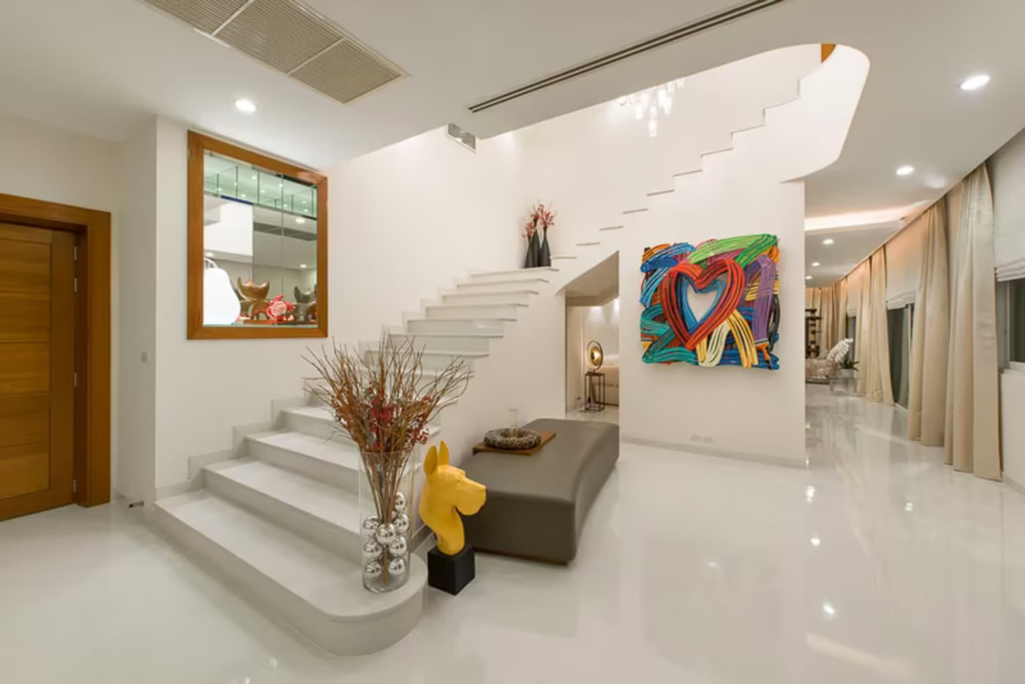 Luxury Home w/ Gaggenau Kitchen and High-end Home Theatre. - Image 34