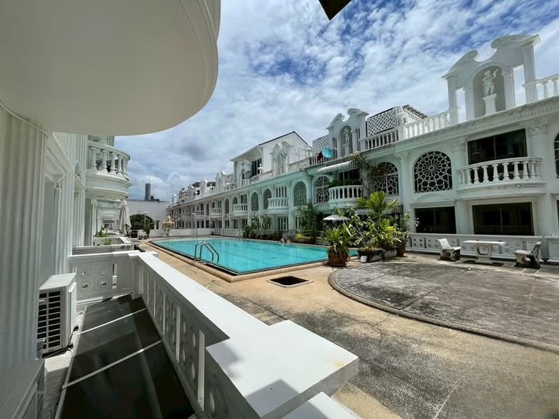 3 Bed Townhouse for Rent in Watthana