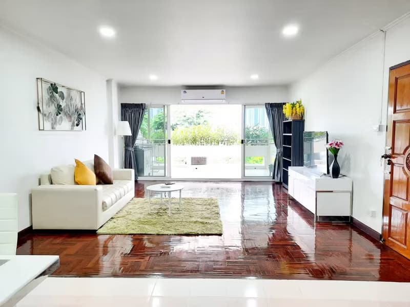 Service apartment for Rent in Watthana 