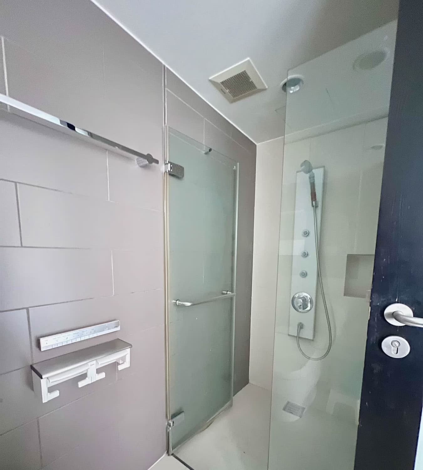 1 Bed Condo for Sale in Khlong Toei - Image 11