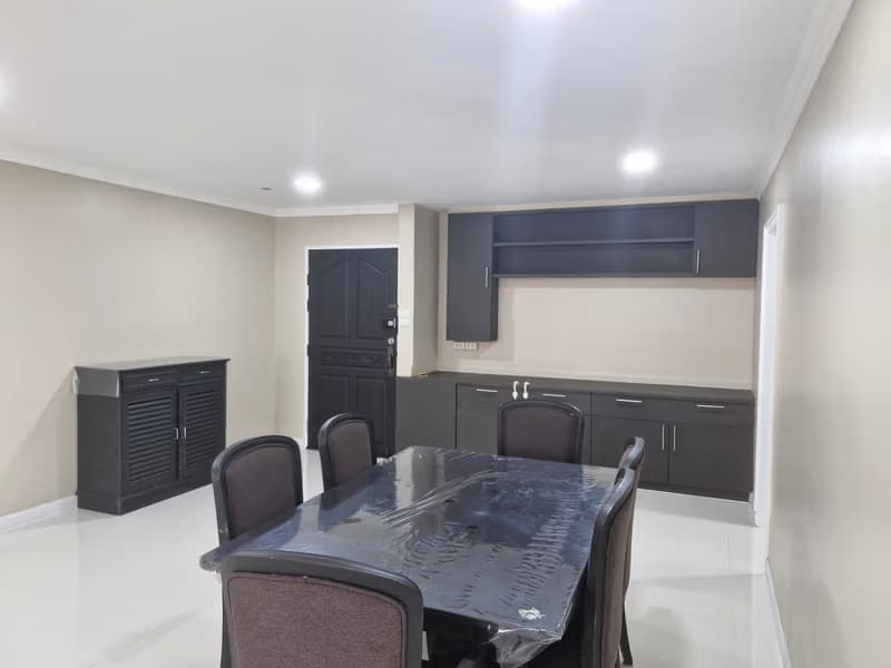 3 Bed Condo for Rent in Watthana