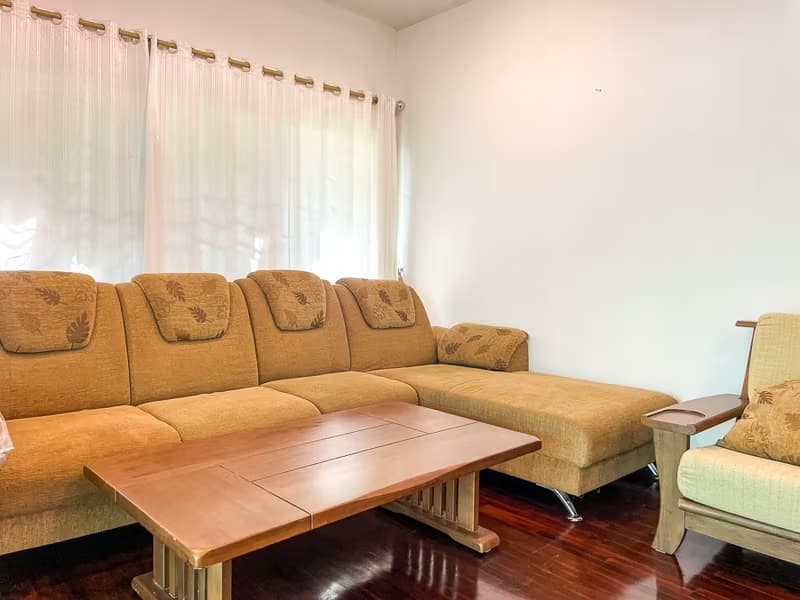 5 Bed House for Rent in Mueang Chiang Mai
