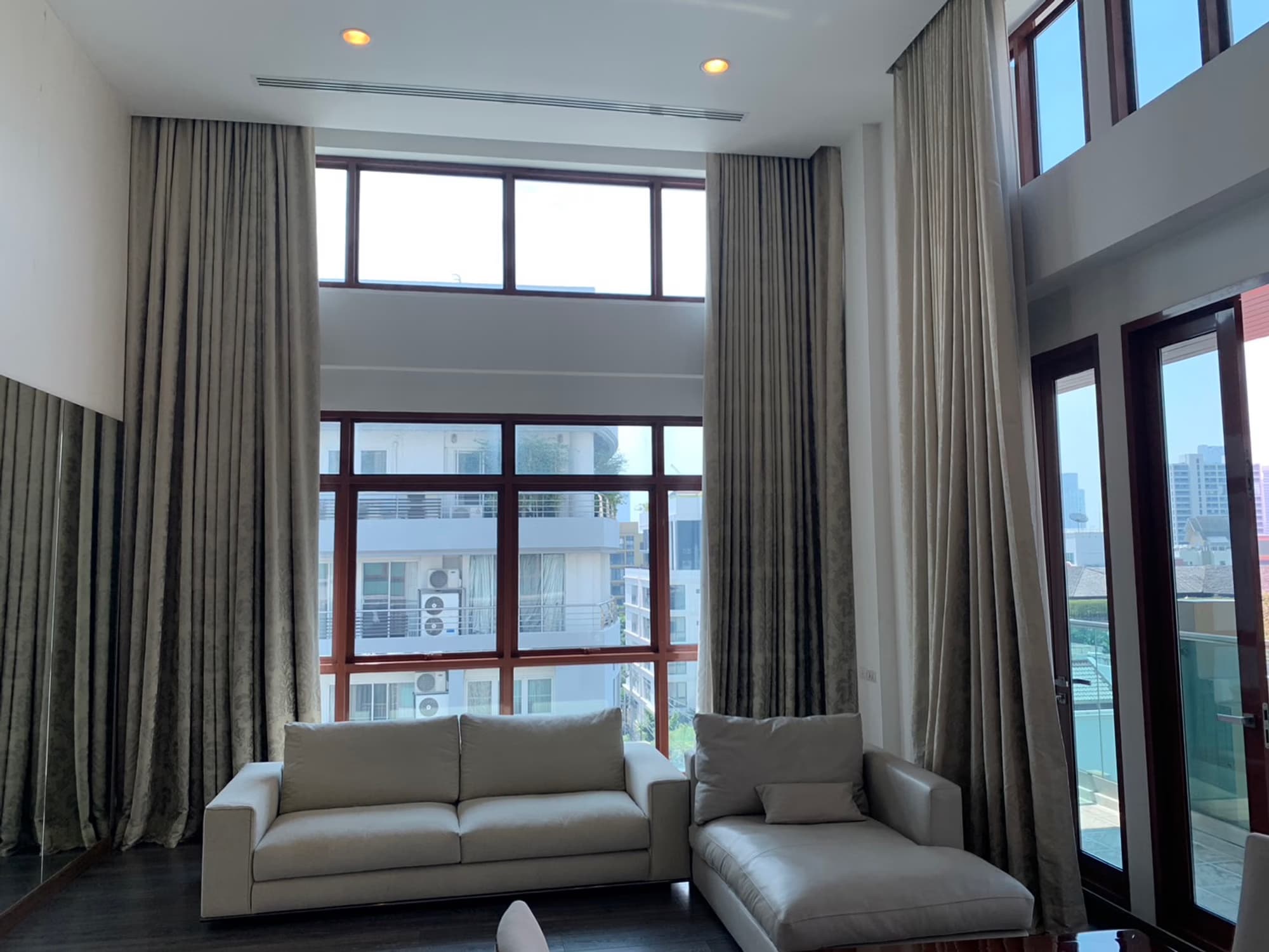 Condo for Rent at The Crest Ruamrudee - Image 1