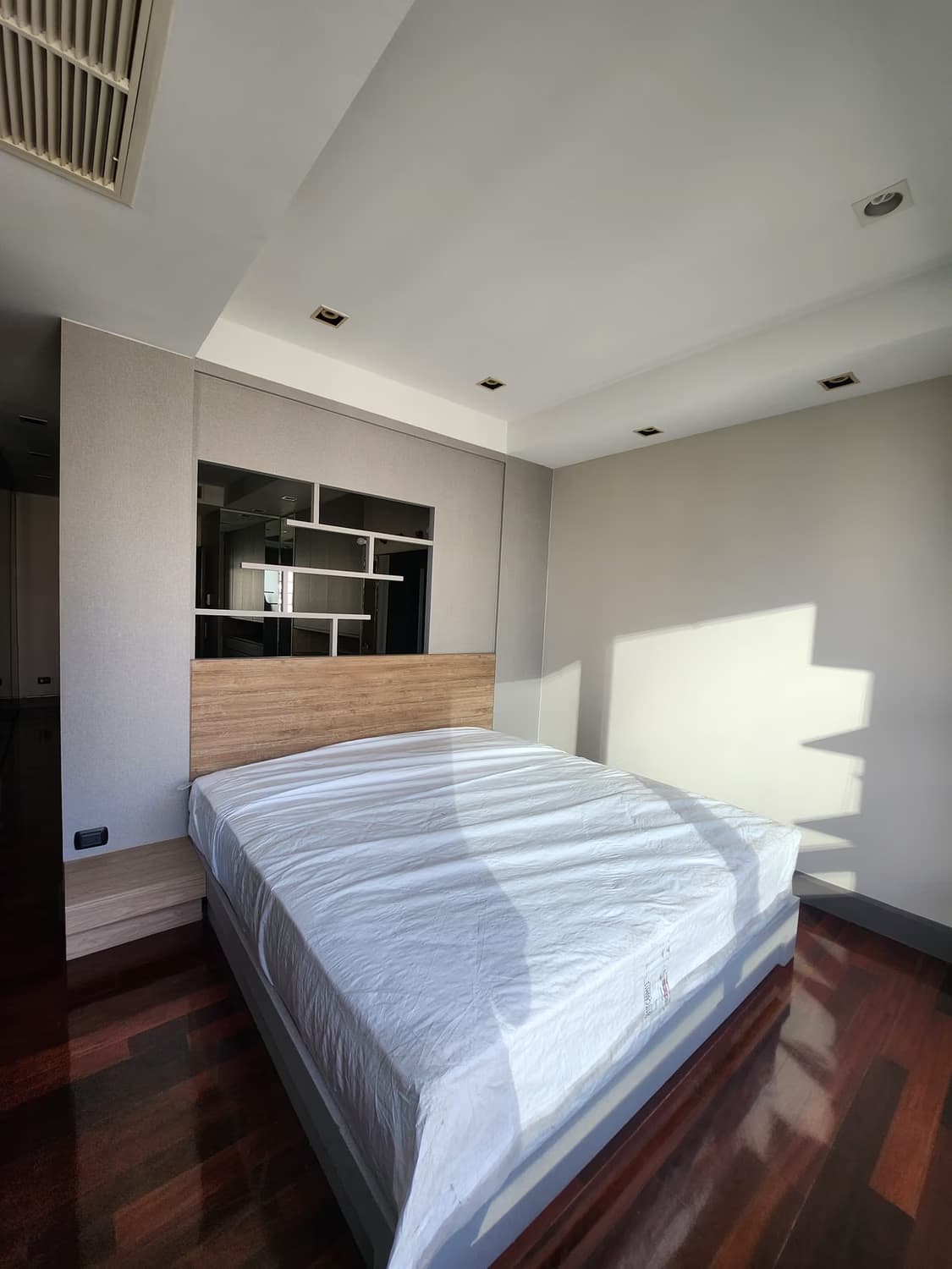 2 Bed Condo for Rent in Sathon - Image 15