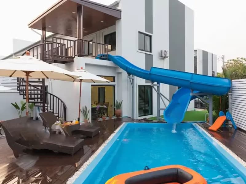 4 Bedroom Pool Villa for Rent/Sale near The City