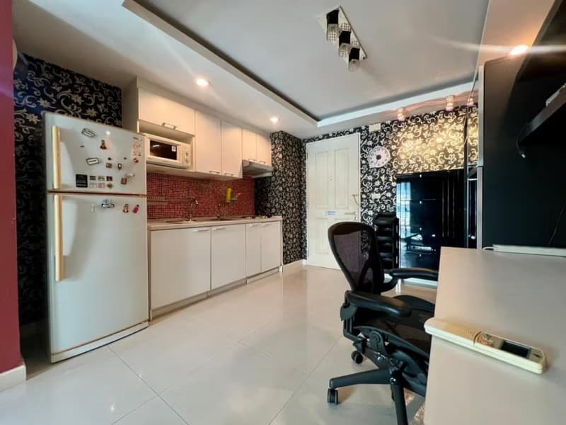 1 Bed Condo for Sale in Watthana