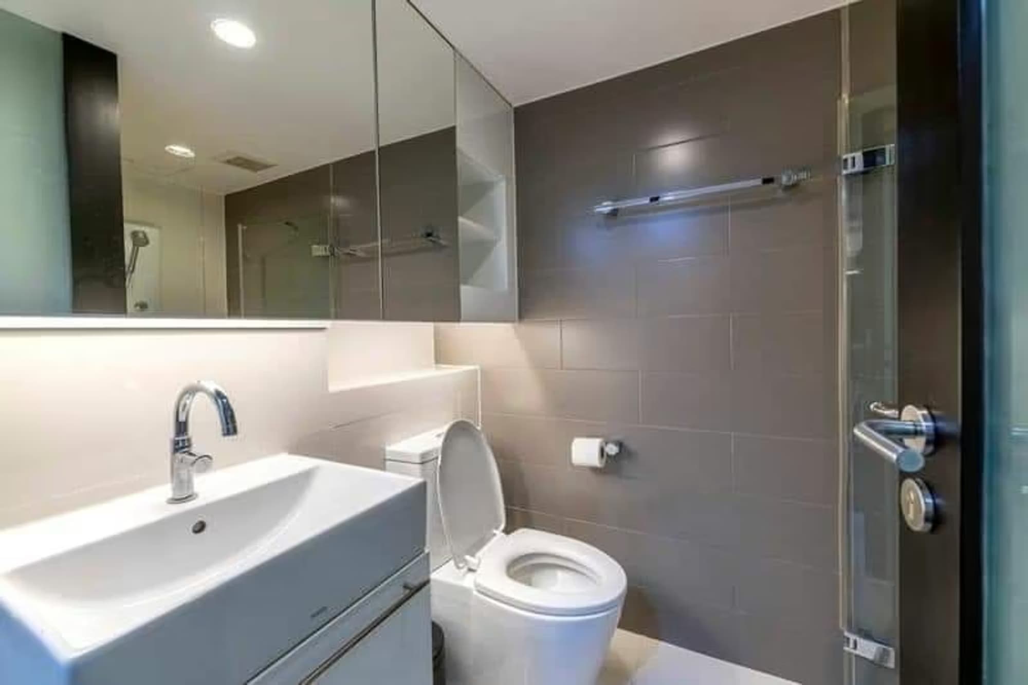 1 Bedroom Condo - Image 10