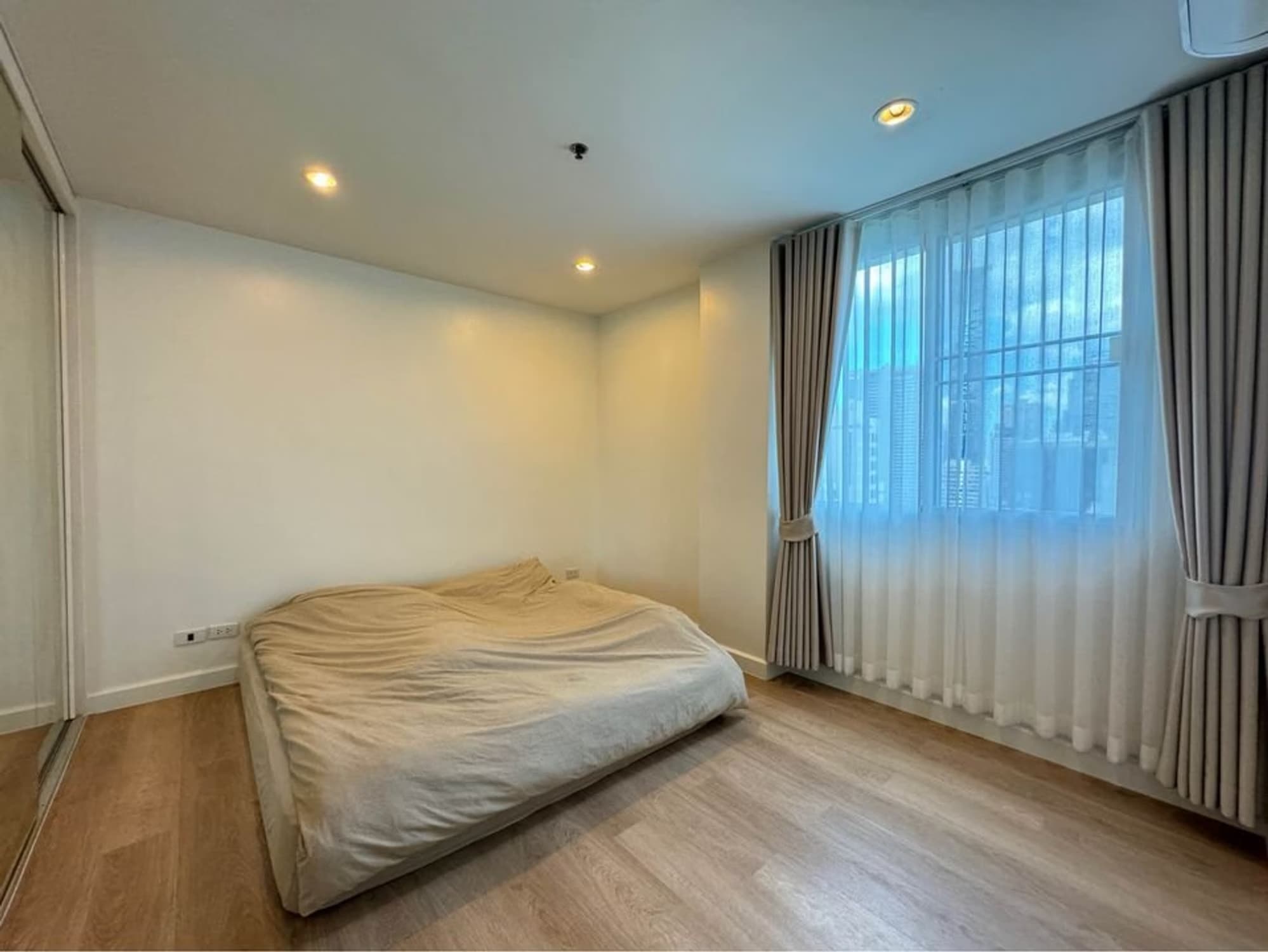2 Bed Condo for Sale  Near Surasak BTS - Image 8
