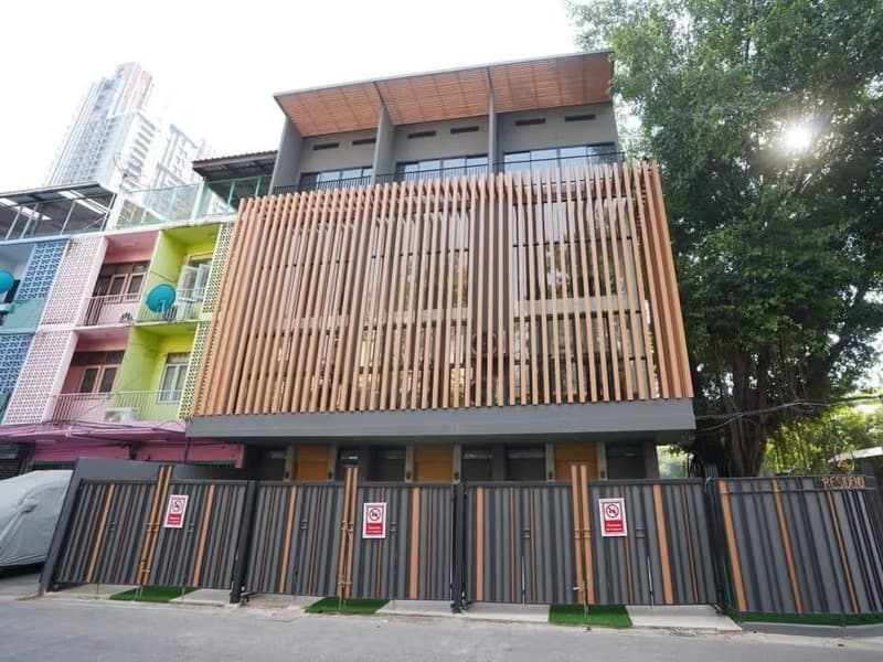 3 Bed Townhouse for Rent in Watthana