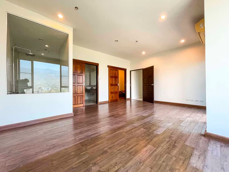 Unfurnished 4 Bed Condo w. Stunning Mountain View for Sale