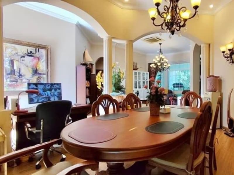 6 Bed House for Sale in Saraphi District