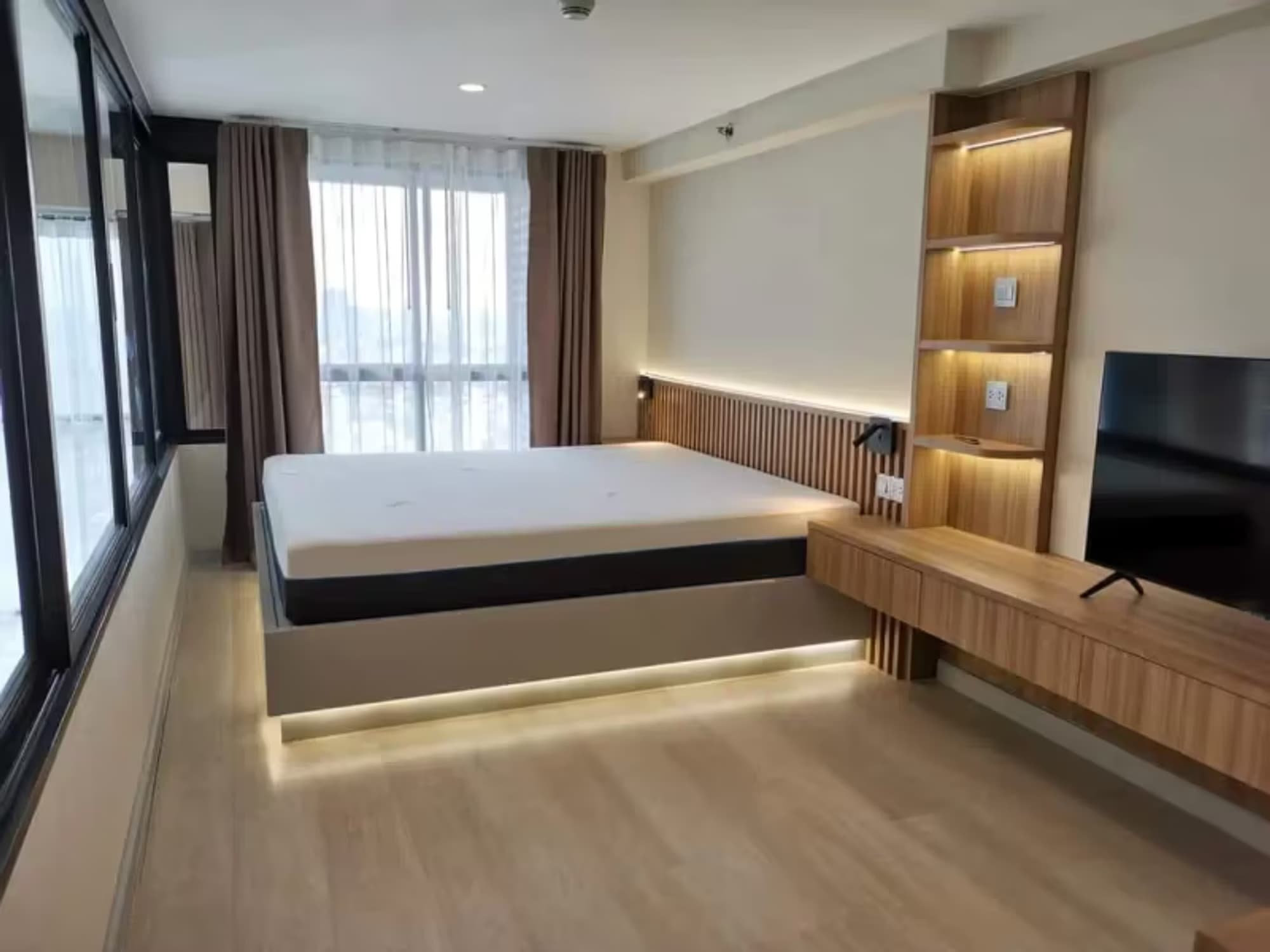 1 Bedroom Condo - Image 5