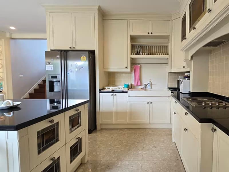 5 Bed House for Rent in Mueang Chiang Mai