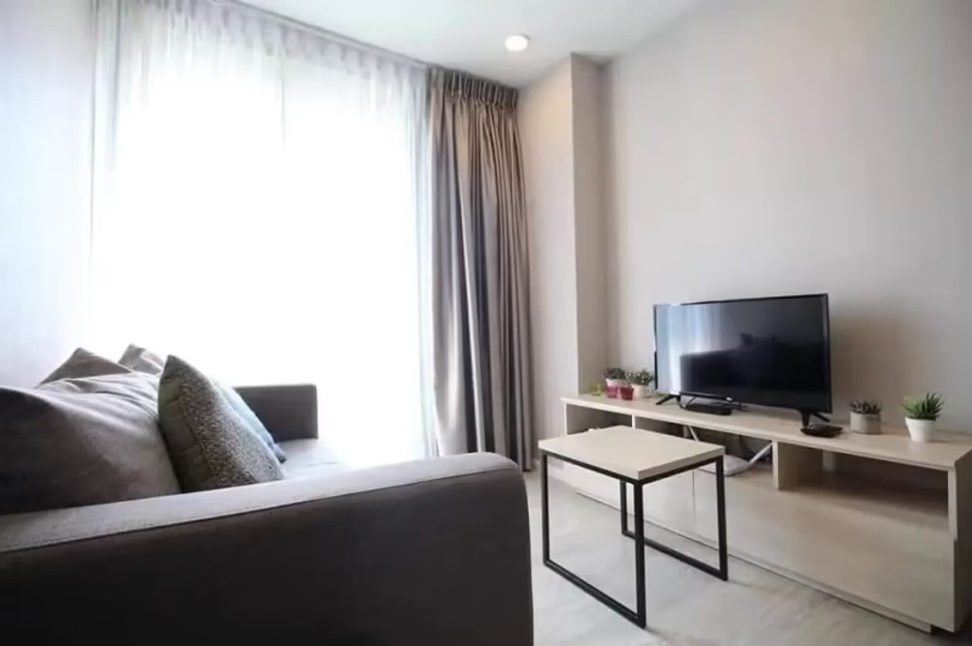 Condo for Rent, Sale at Palm Springs Fountain - Image 1