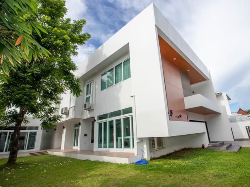Luxury Minimalist