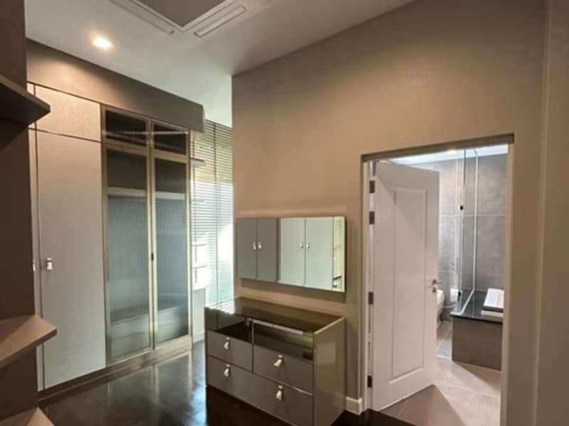 5 Bed House for Rent in Saphan Sung