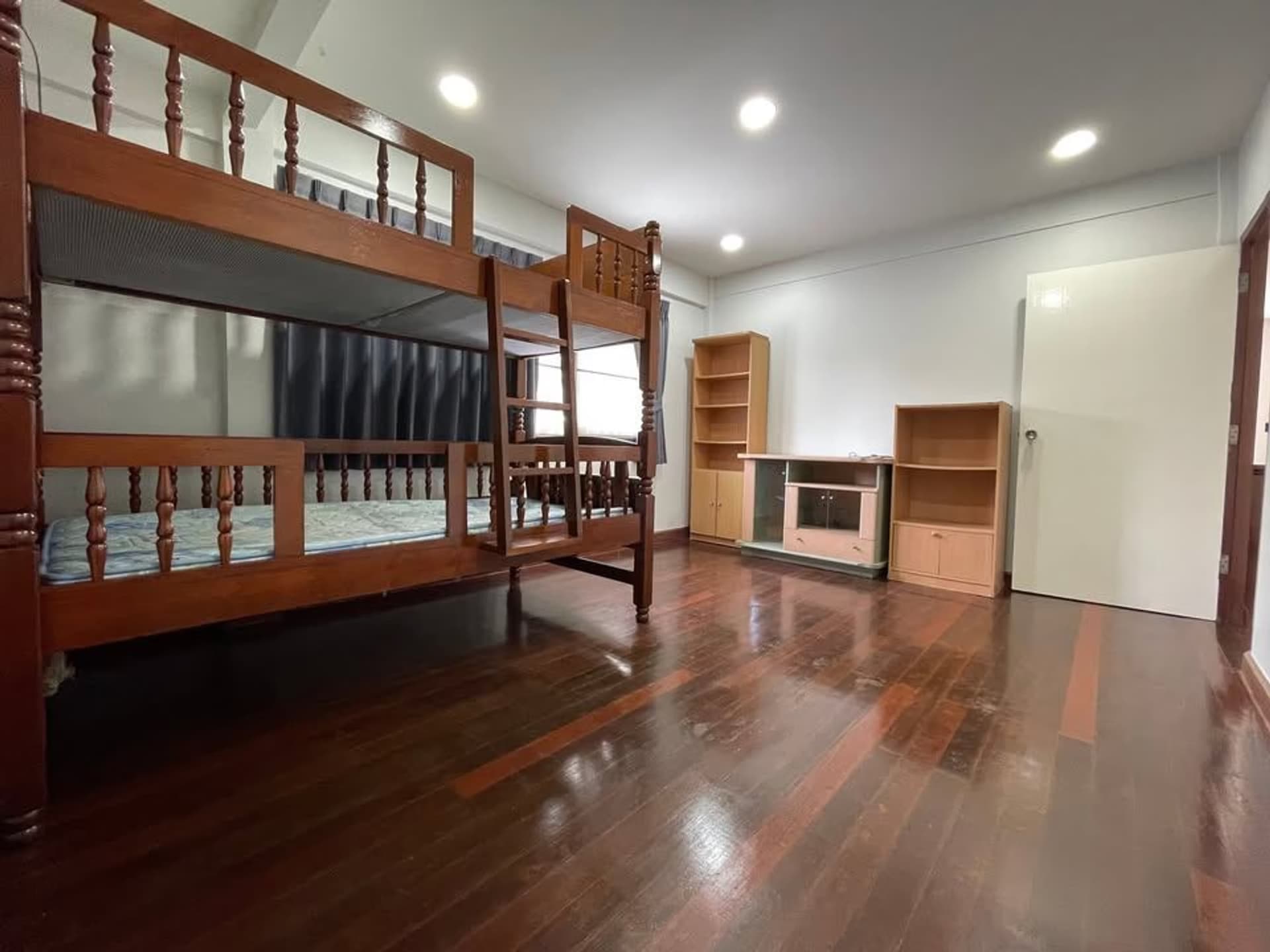 4 Bedroom House - Image 7