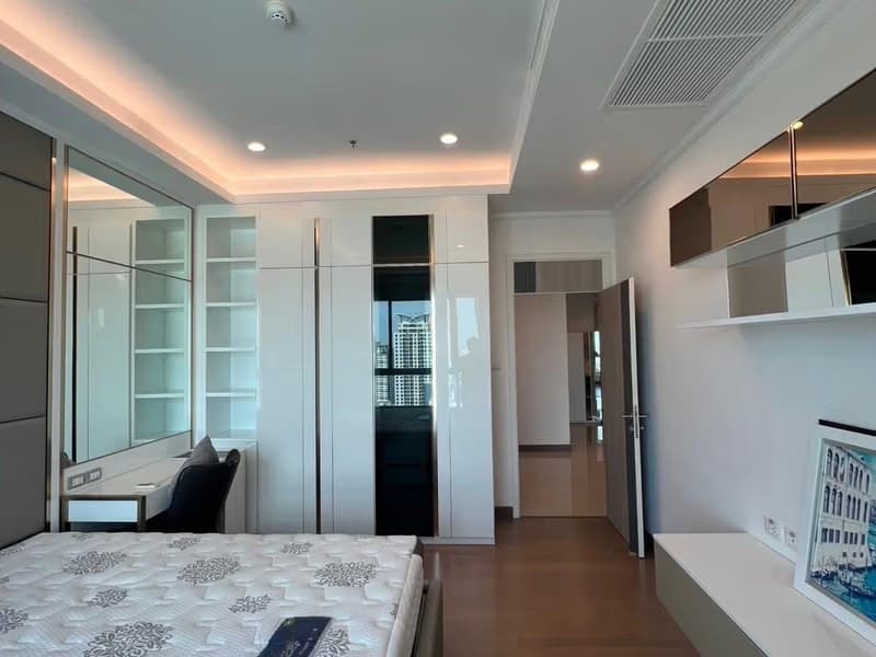 1 Bed Condo for Sale in Ratchathewi