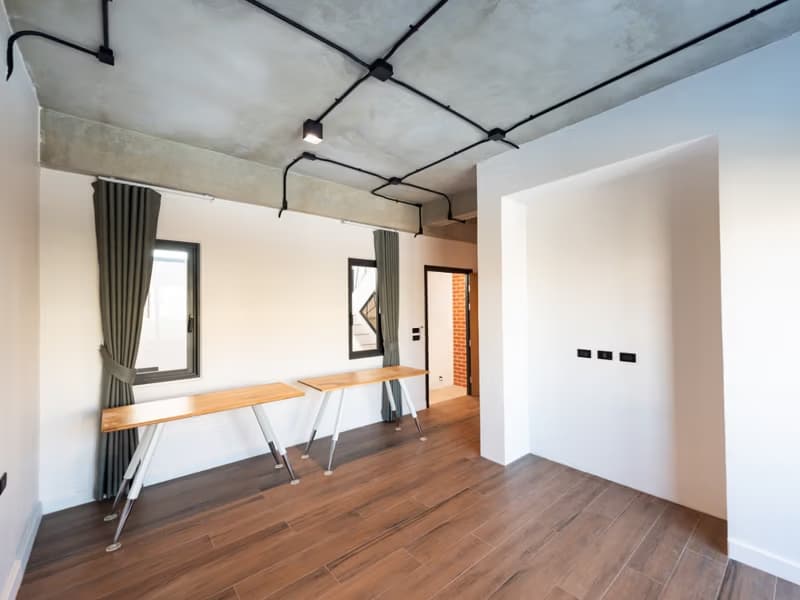 5 Bed Commercial for Rent and Sale in Mueang Samut Prakan