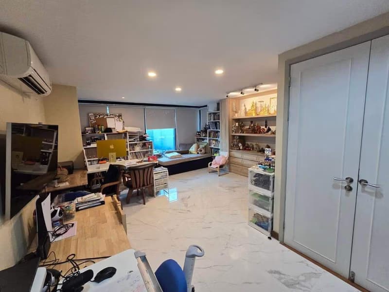 6 Bed Townhouse for Sale in Suan Luang