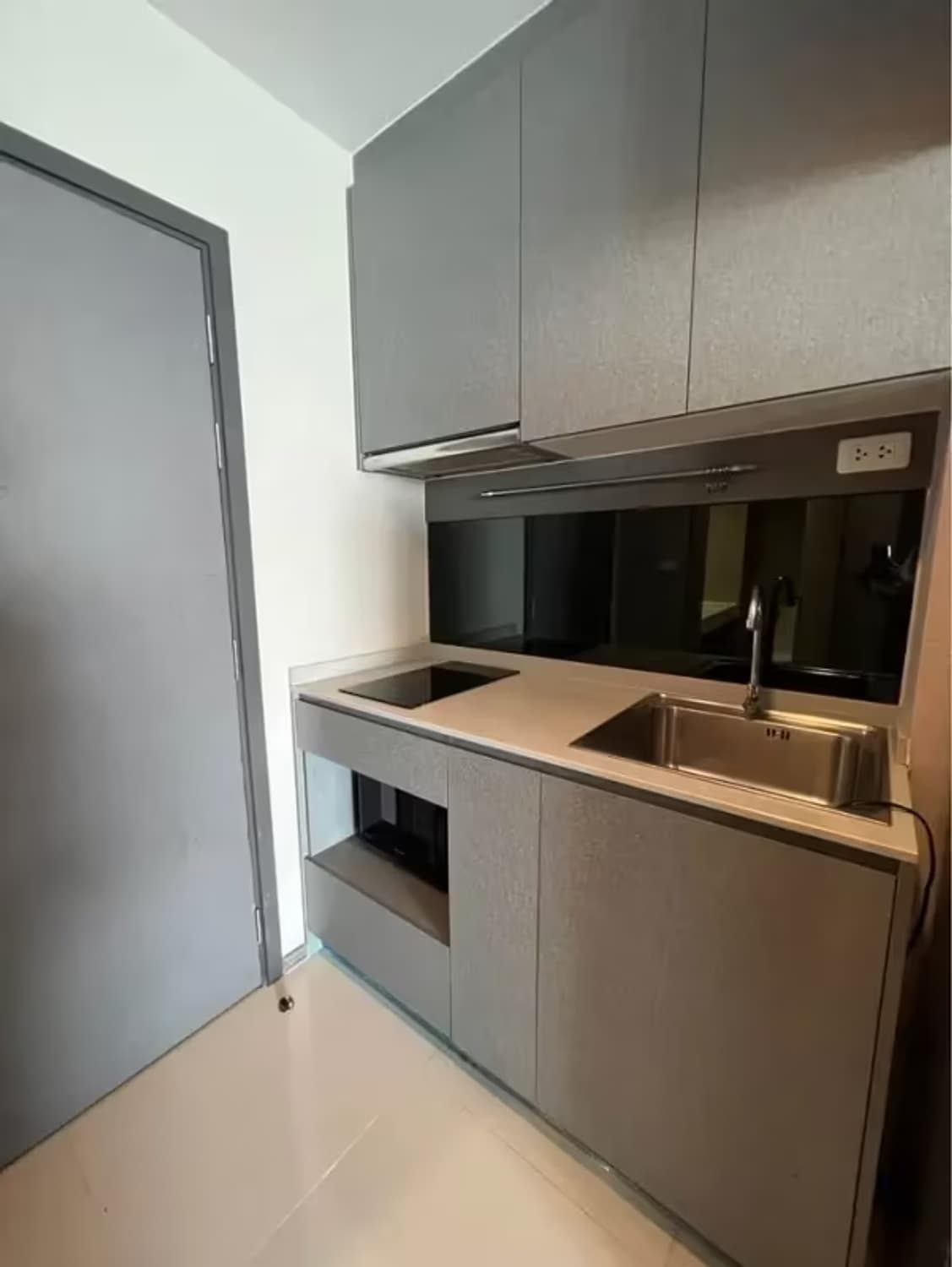 Studio for Sale/Rent in Phra Khanong - Image 10