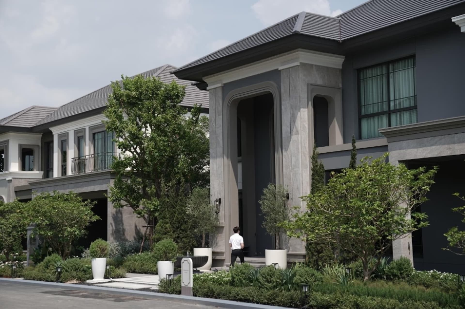 House for Sale at Grand Bangkok Boulevard Rama 9 - Srinakarin - Image 3