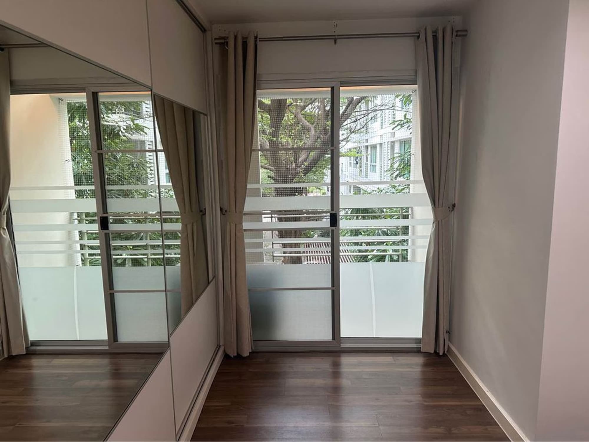 2 Bed Condo for Rent in Phra Khanong - Image 5