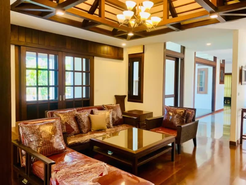6 Bedroom House