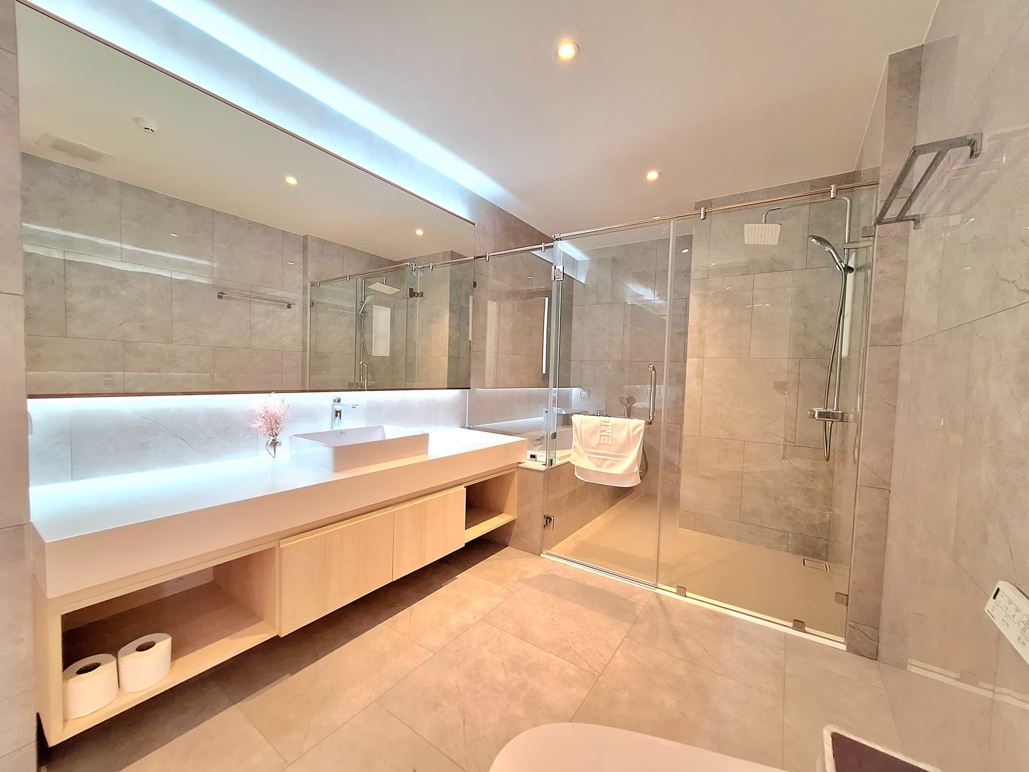 Condo for Rent at Bearing Residence - Image 7