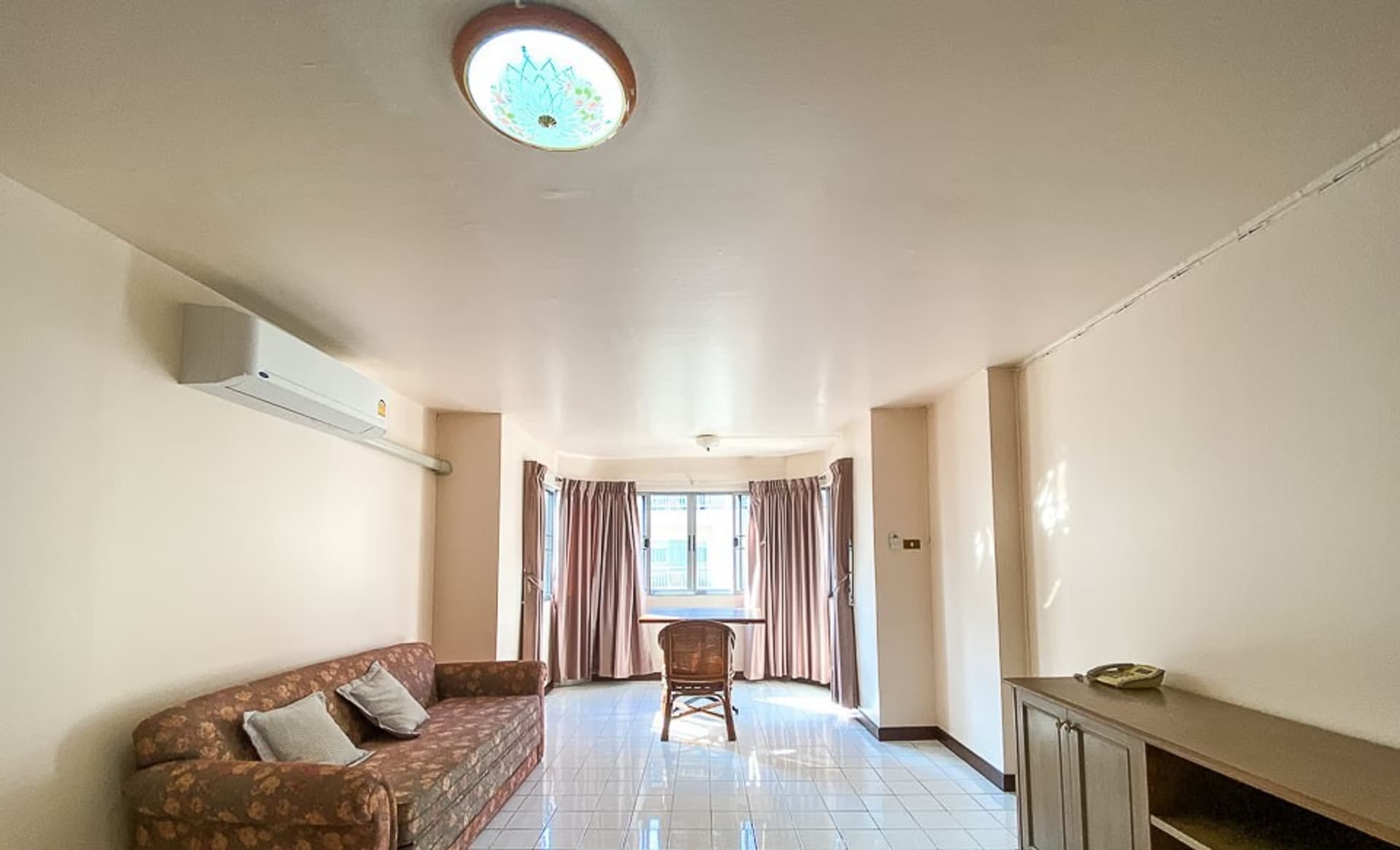 1 Bedroom Condo - Image 1