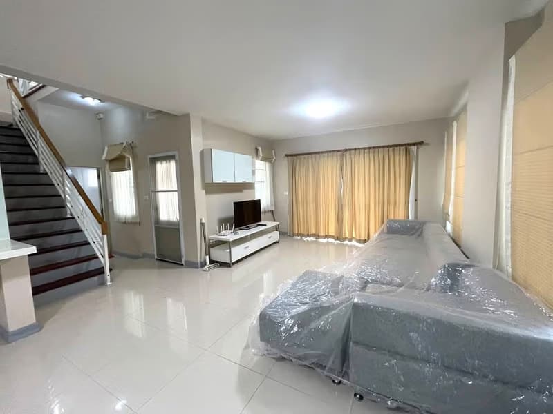4 Bed House for Rent in San Sai District