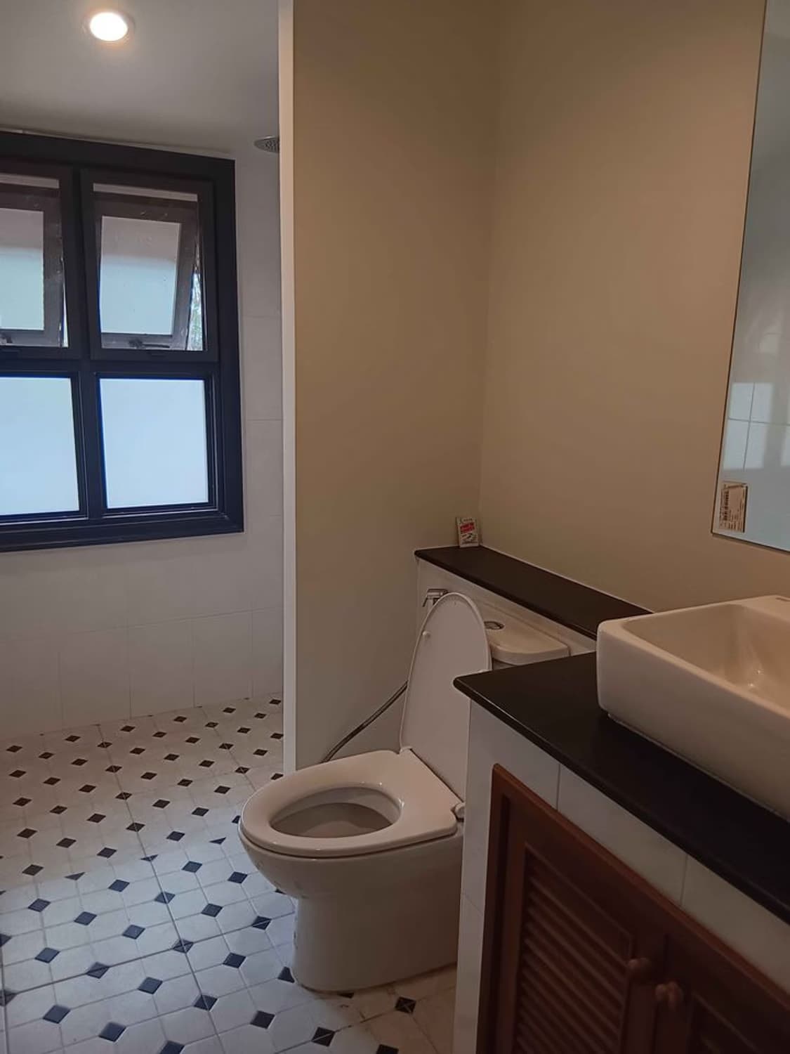 4 Bed House for Rent in Hang Dong - Image 9
