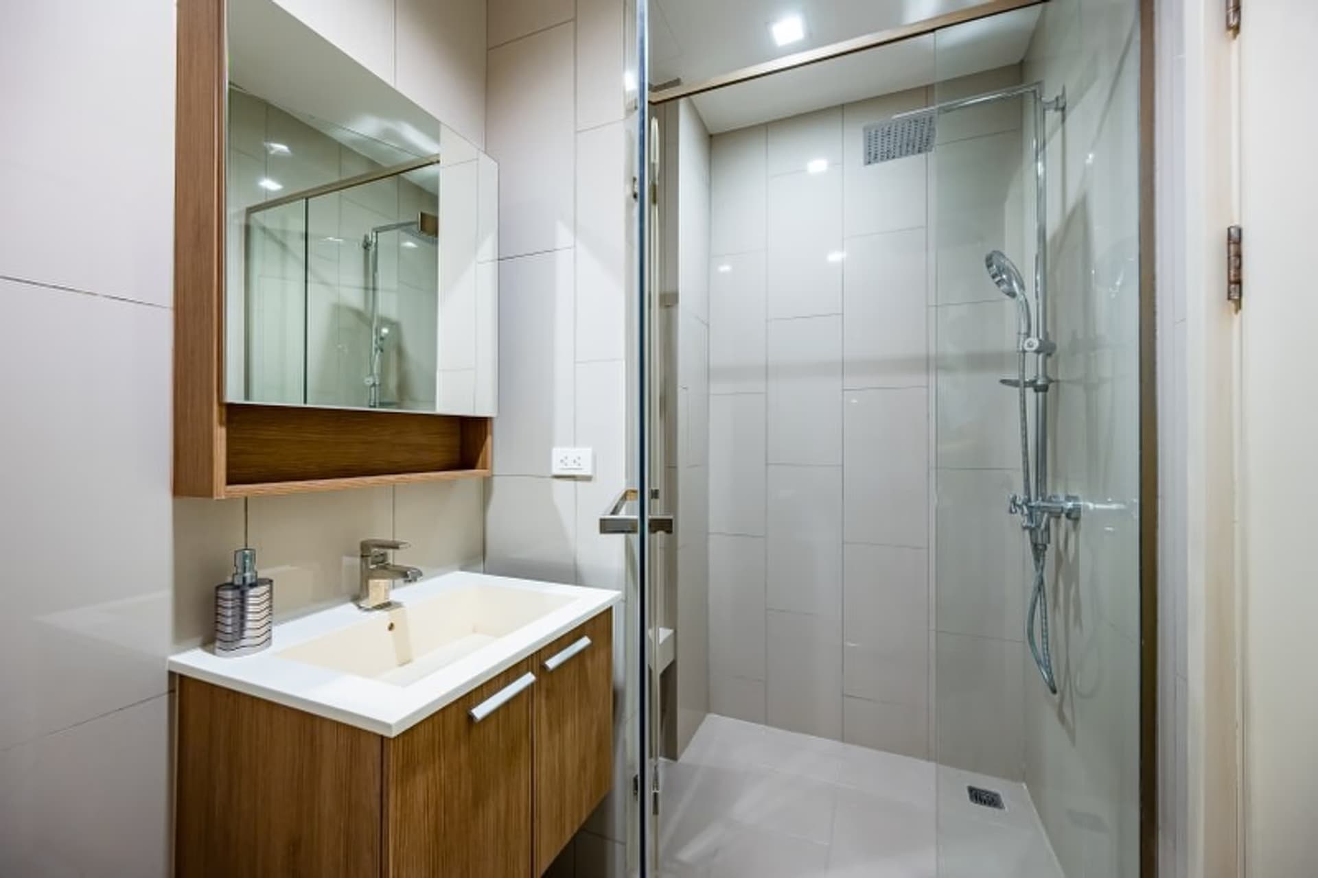 2 Bed Condo for Rent in Watthana - Image 12